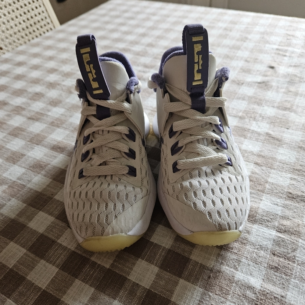 Nike LeBron Witness 5 White Light Zitron Youth Basketball Sneakers - Picture 3 of 8